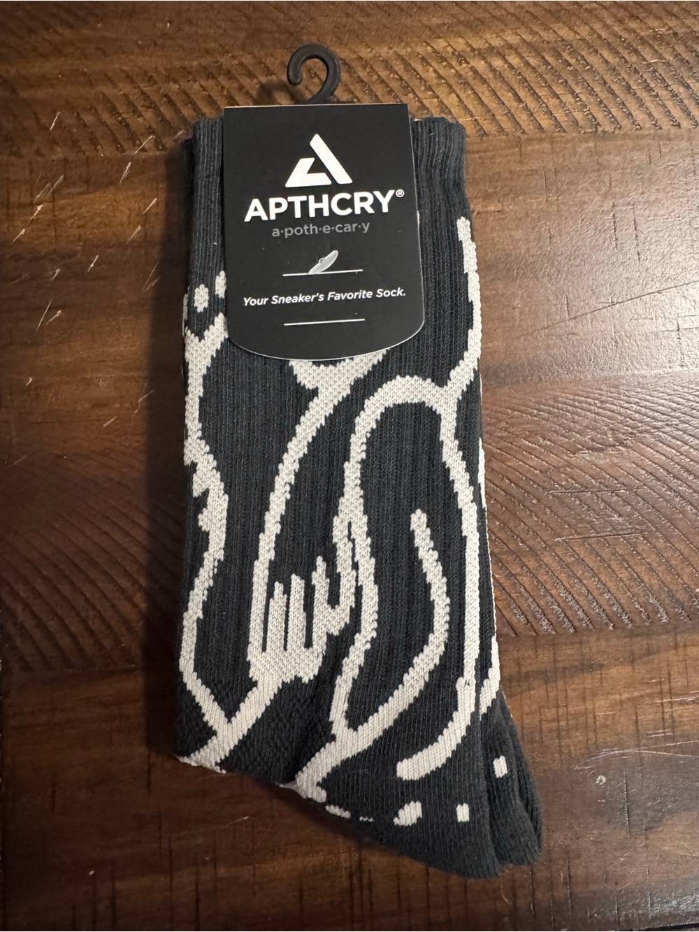 APTHCRY Men’s Charcoal & White Patterned Crew Socks